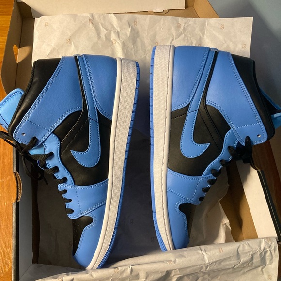 Jordan 1 Mid - Picture 3 of 11